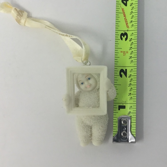 Snowbabies Mini Ornament “Pretty As a Picture” from 2000 - Picture 3 of 7